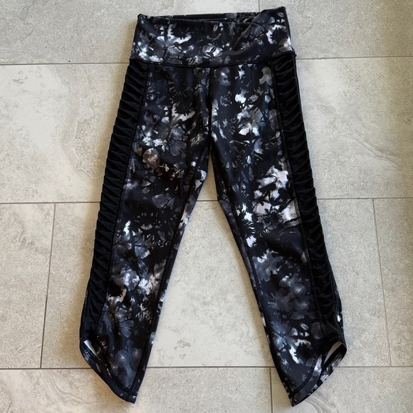 Lululemon Sunshine Salutation Crop (Full-On Luxtreme) 6 - Picture 10 of 13